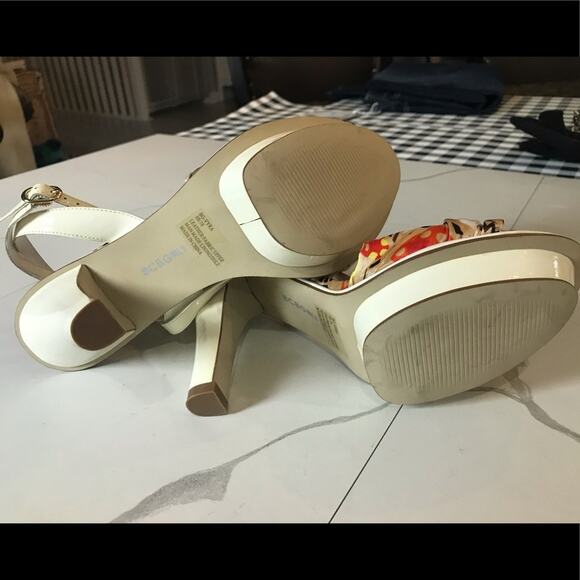 BCBGirls platform heels - Picture 5 of 8